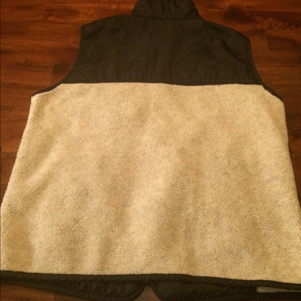GAP Vest - Picture 2 of 4